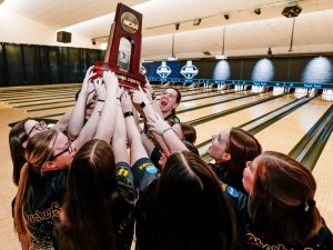 The Shockers celebrate after winning the Lansing Regional Championship