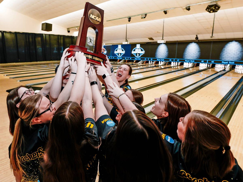 The Shockers celebrate after winning the Lansing Regional Championship