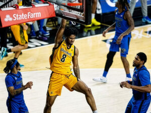 No. 8 Dillon Battie dunks against Memphis in Charles Koch Arena