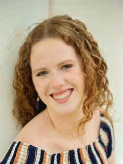 Claire Staggs Headshot