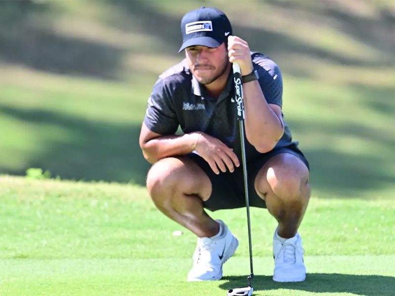 Jose Miguel Ramirez prepares for a putt at the American Conference Championship